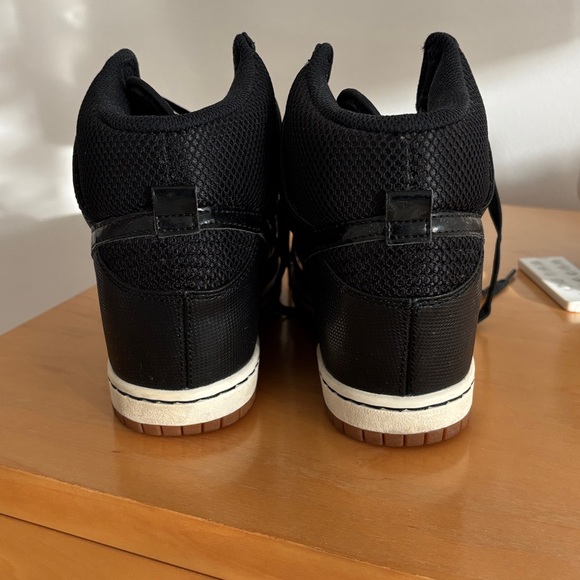 Nike Black Women's Wedge Sneakers - Picture 2 of 11